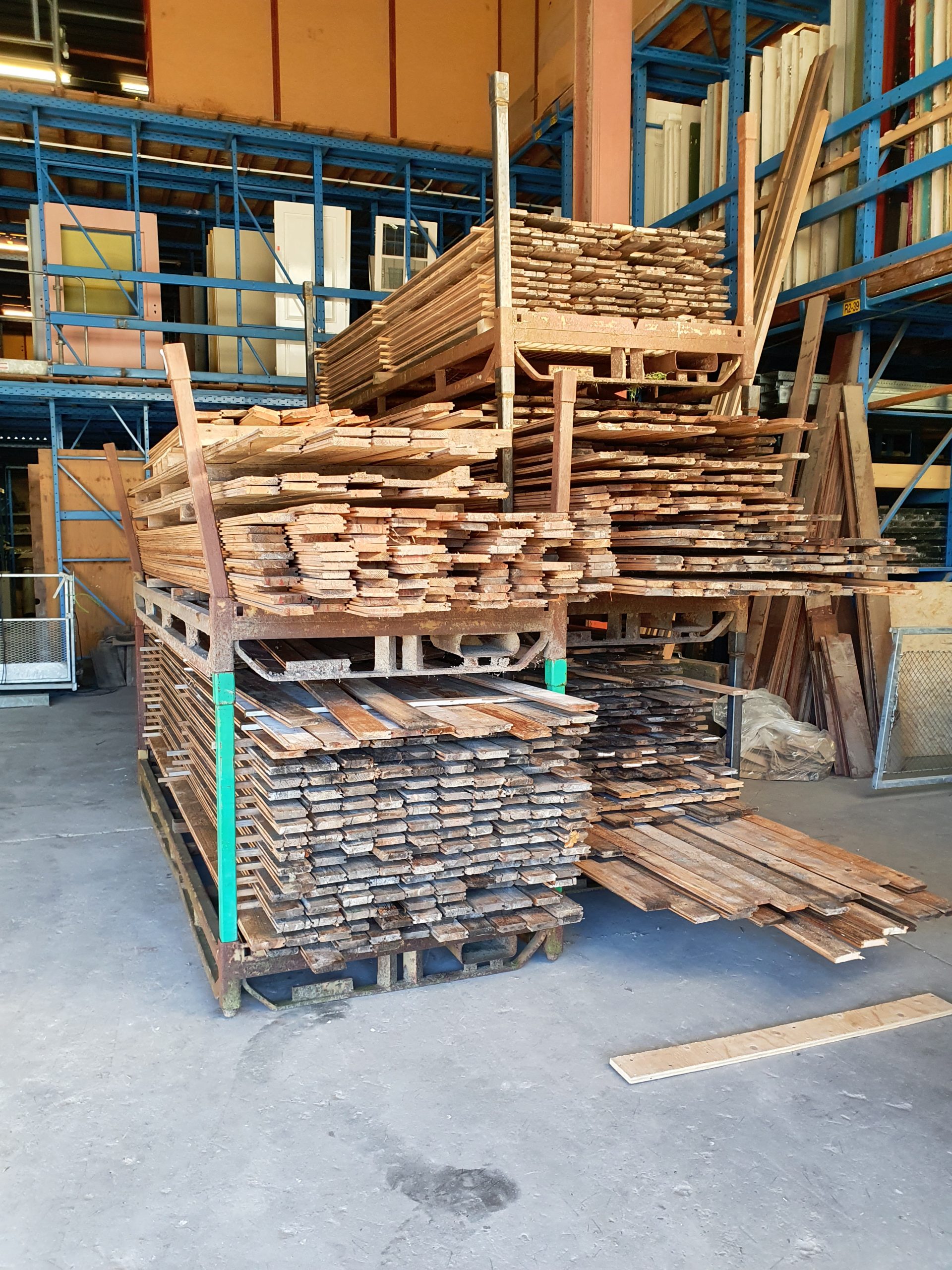 fluctueren droefheid Door Dakbeschot planken - Tweedehandsmaterialen - gebruikt hout