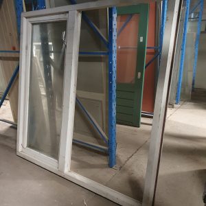 Dubbel raamkozijn met openslaand raampje | 178x174 cm