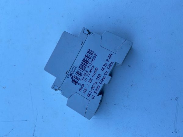 Merlin Gerin Multi9 CT enkele hoofdschakelaar - Afbeelding 2