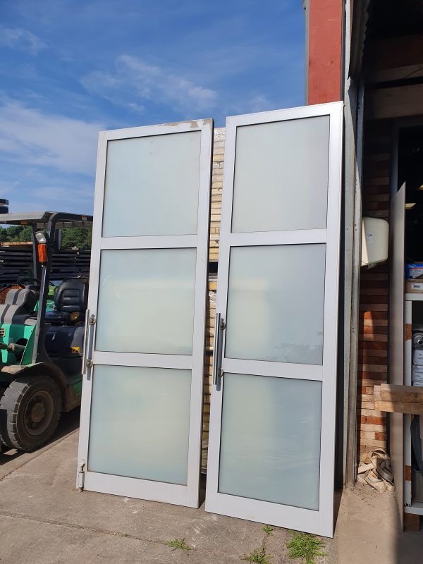 Hoge aluminium deuren met glas - Afbeelding 2