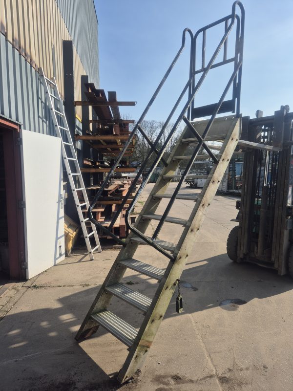 Aluminium trap - 200 cm hoog - 70 cm breed