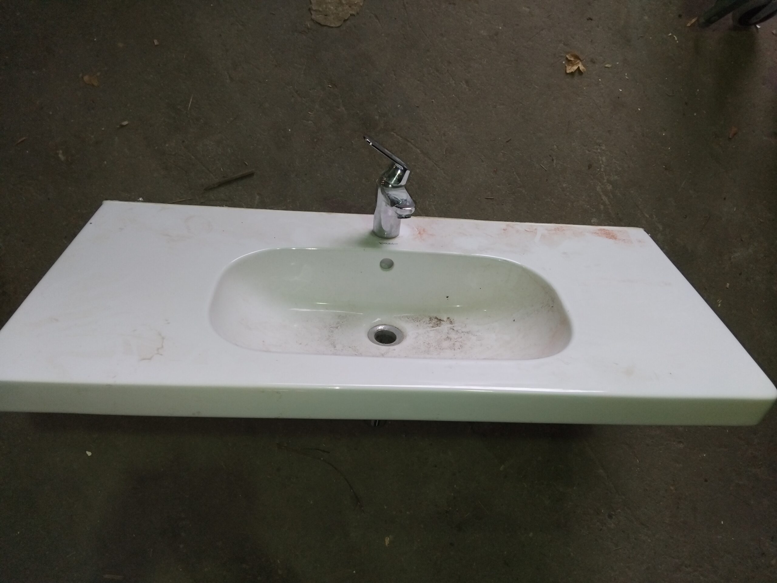 Duravit brede wastafel met water kraan - 103,5x48 cm